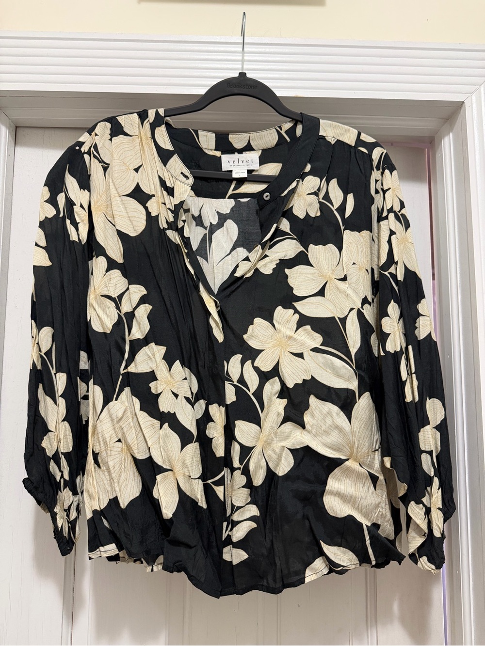 Velvet by Graham & Spencer Black Floral Button-Front Blouse